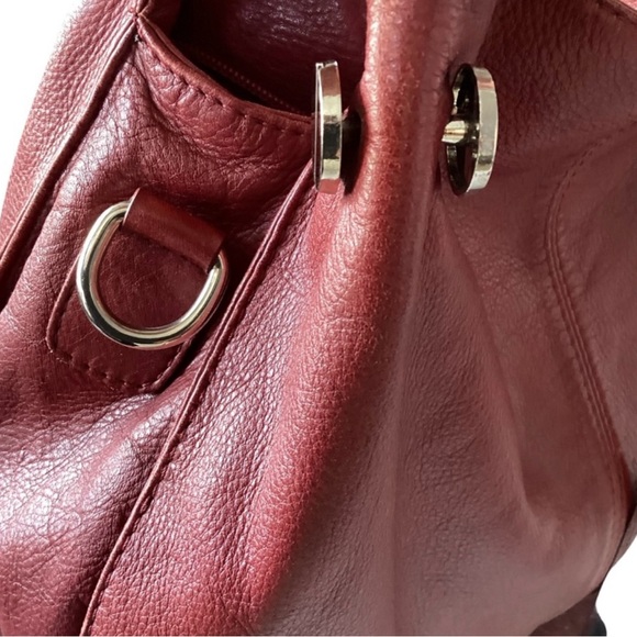 Borse n Pelle EUC Burgandy Italian Leather Shoulder/Crossbody Silver Hardware - Picture 6 of 8